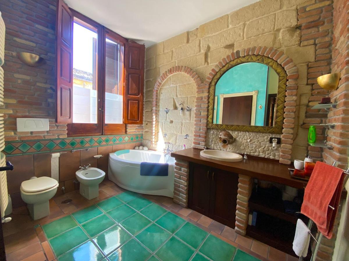 莱切Casa Chiara, Roof Terrace, 100M To The Historical Center公寓 外观 照片